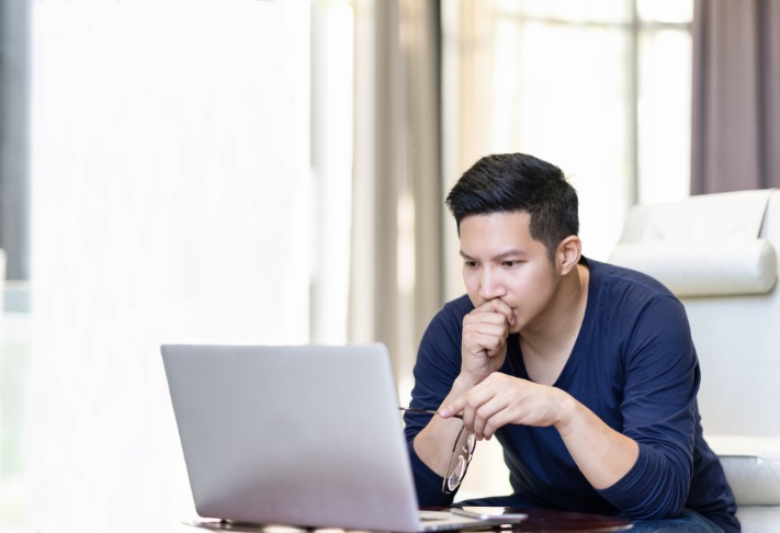 man_with_laptop_2